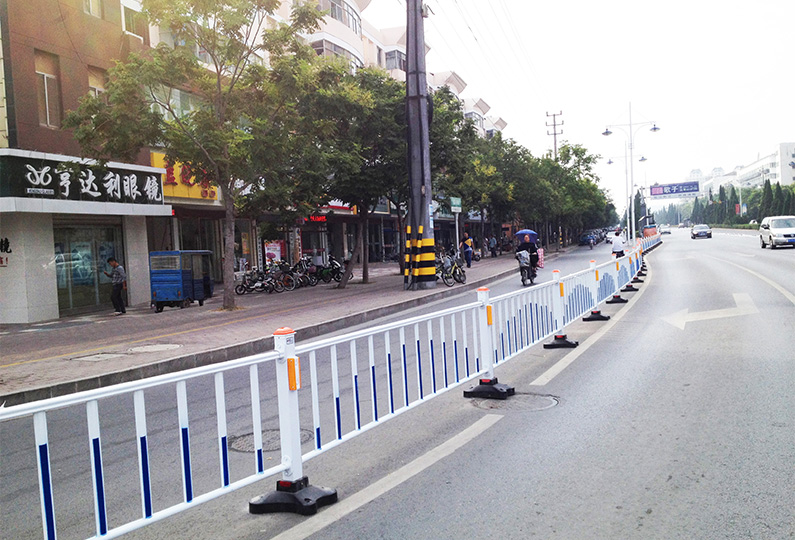 道路護(hù)欄智能型CLD-G（太陽(yáng)能柱帽，體現(xiàn)花型樹脂墩）